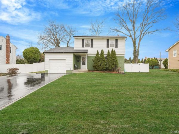 18 Enfield Lane , Kings Park, NY 11754