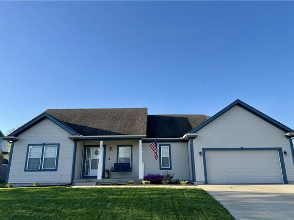 9811 E 219th Circle, Peculiar, MO 64078