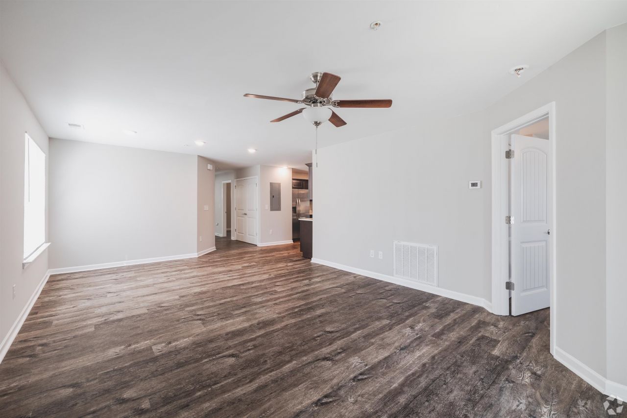 1100 Commons Blvd.  Photo 4