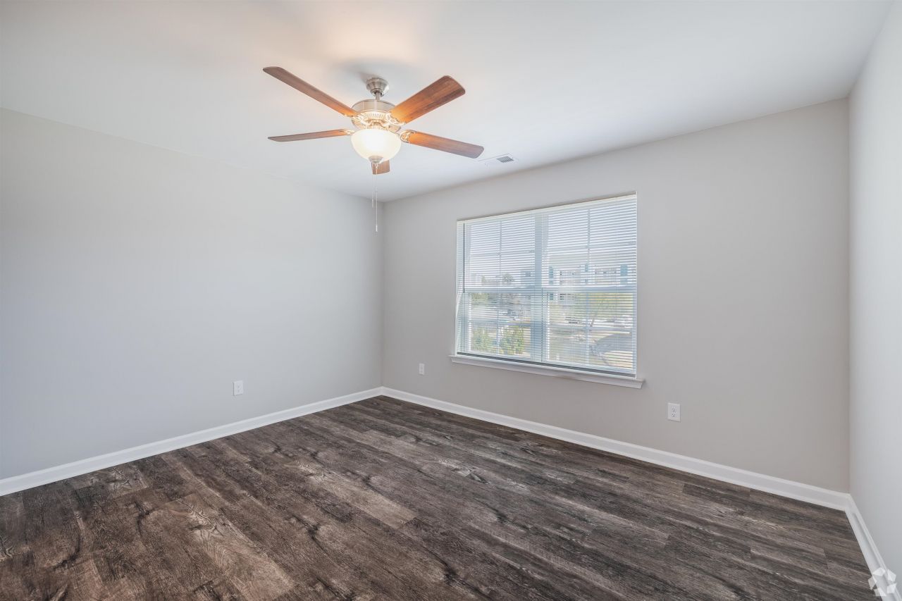 1100 Commons Blvd.  Photo 5