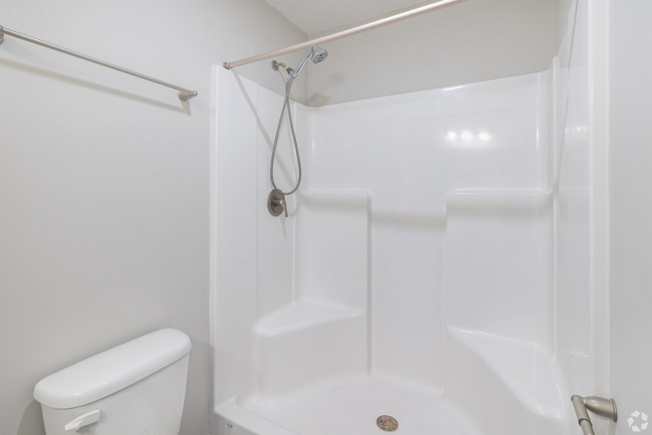 1100 Commons Blvd.  Photo 6