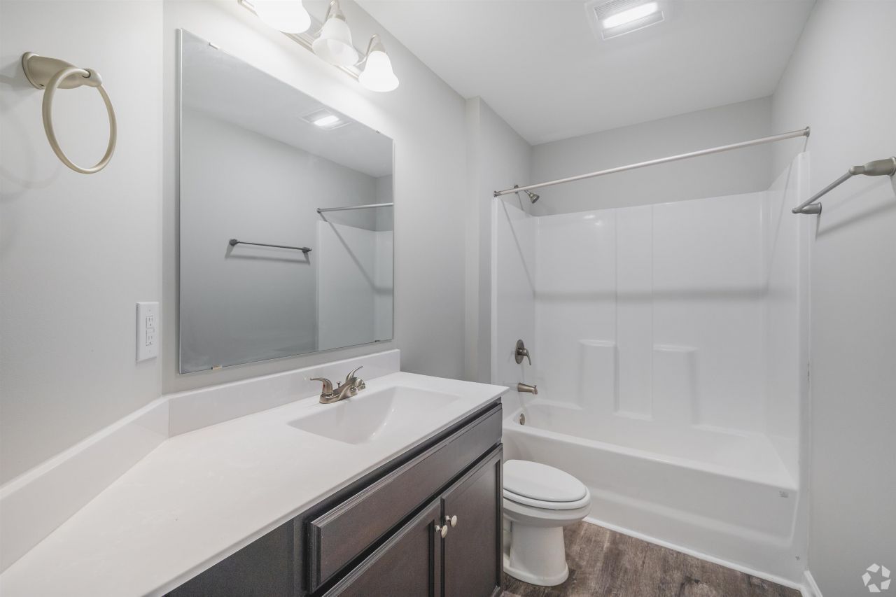 1100 Commons Blvd.  Photo 8