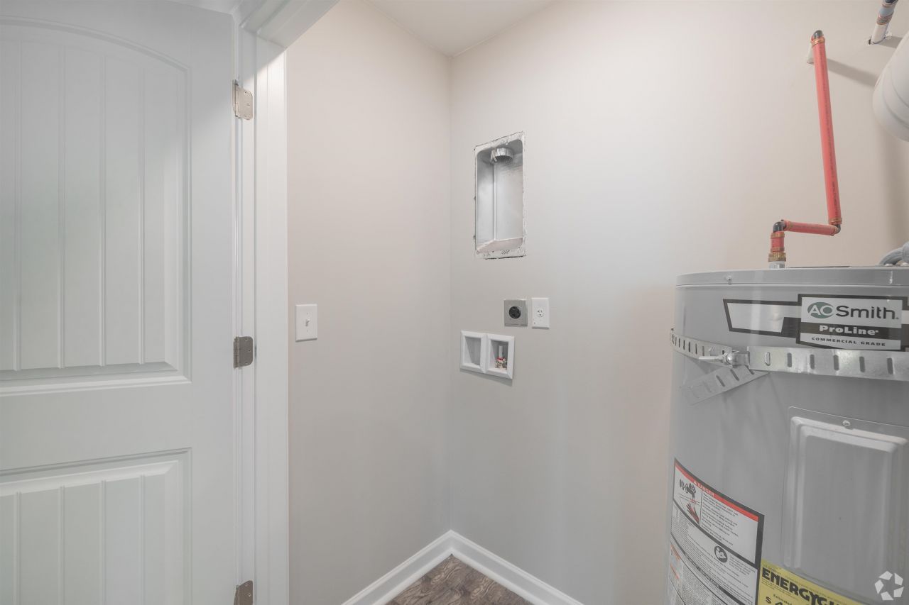 1100 Commons Blvd.  Photo 9