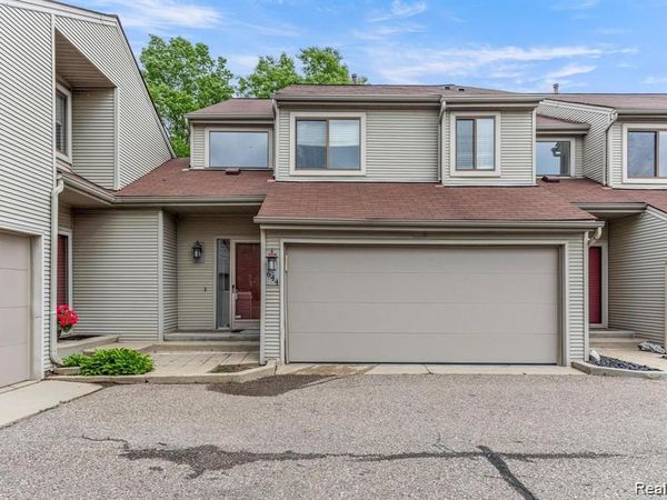644 Ashley Circle, Rochester Hills, MI 48307