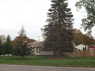 4924 Sashabaw Road, Independence Twp, MI 48346