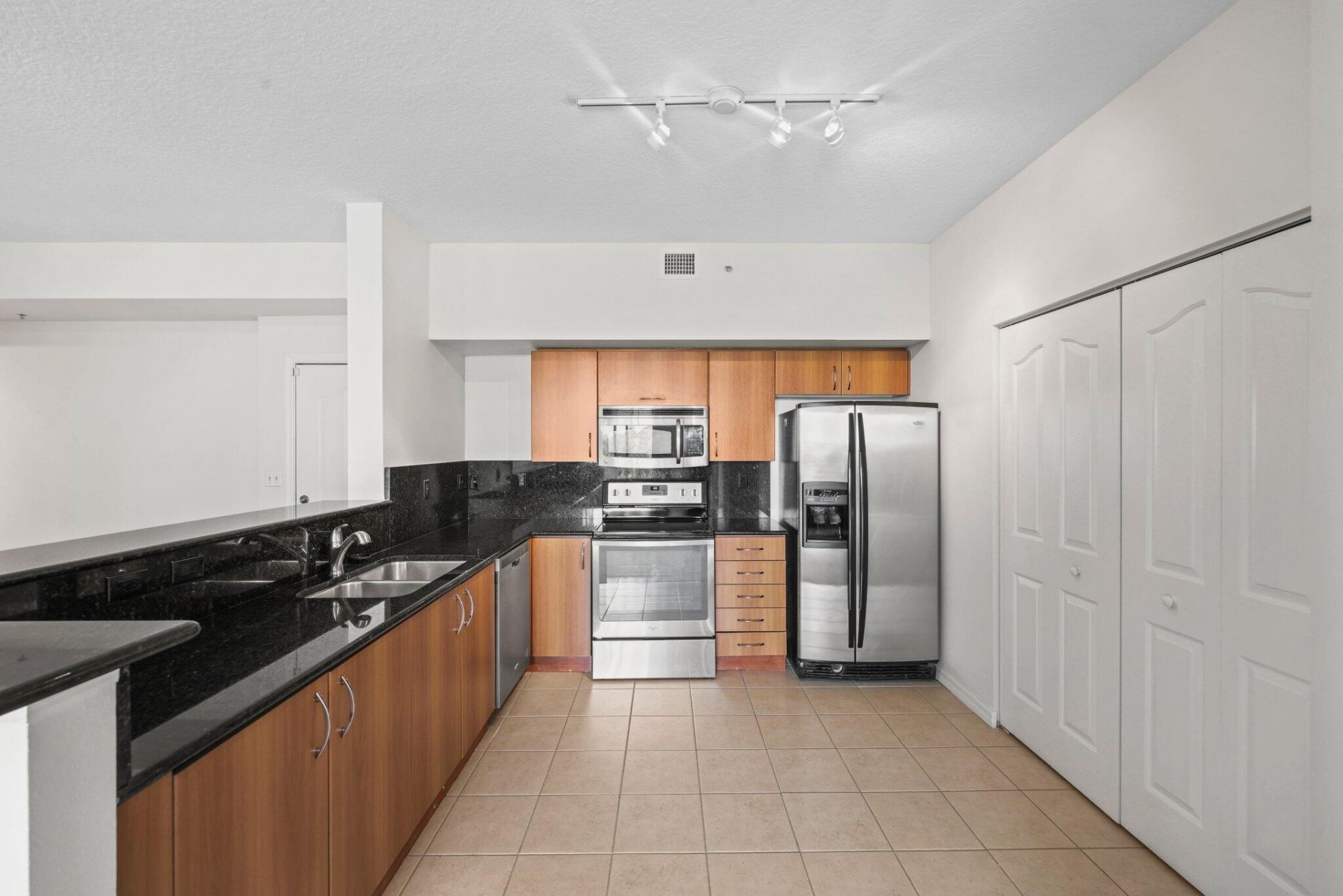255 NE 3rd Avenue, Unit 2-407, Delray Beach, FL 33444 Photo