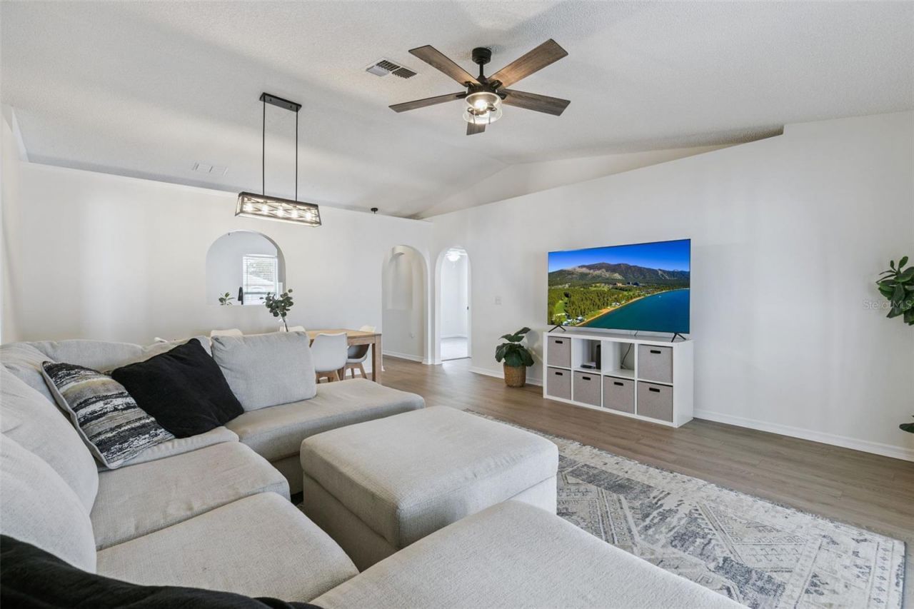 4210 Iveyglen Avenue , Orlando, FL 32826 Photo