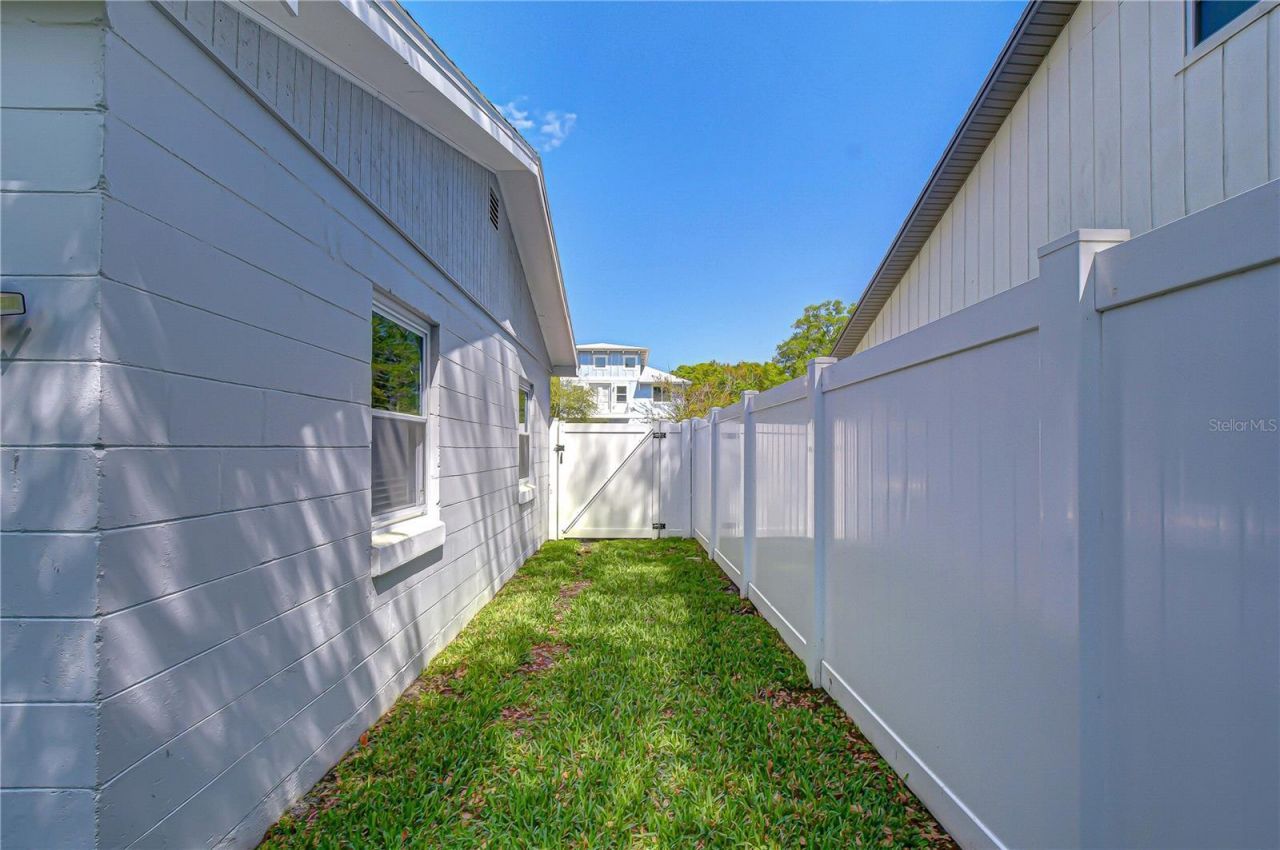 4712 W Tambay Avenue, Tampa, FL 33611 Photo