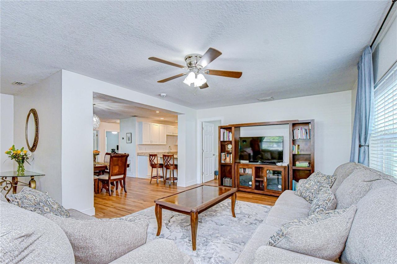 4712 W Tambay Avenue, Tampa, FL 33611 Photo