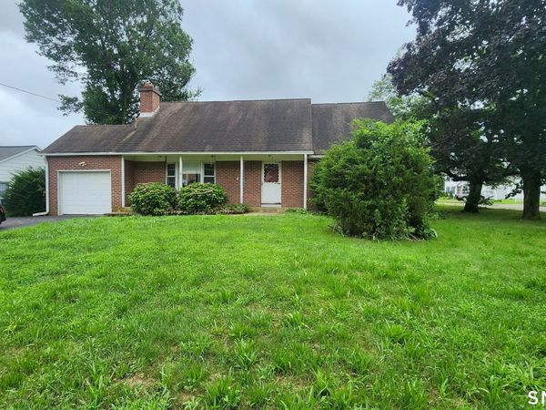 16 Raymond, Woodbridge, CT 06525