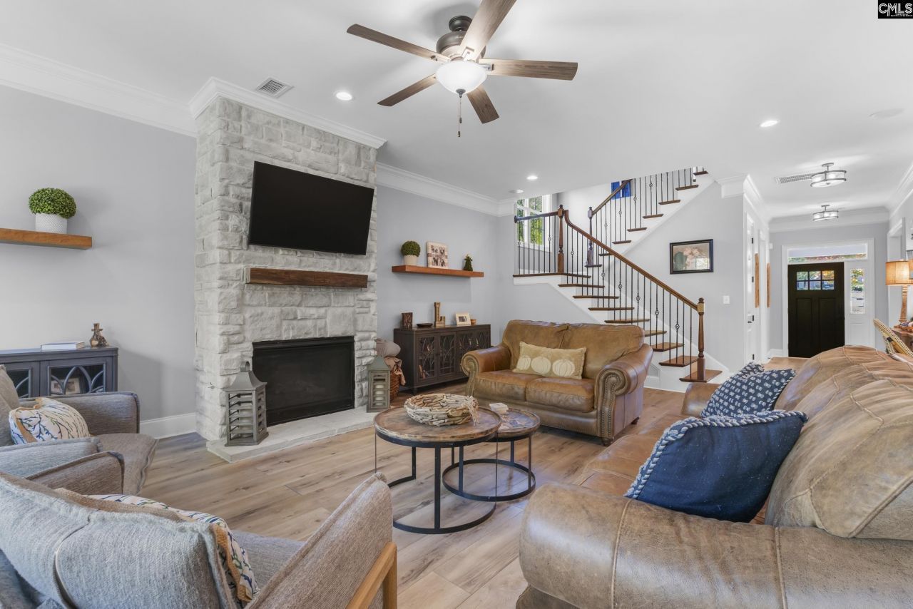 102 Longford Court  Photo 11