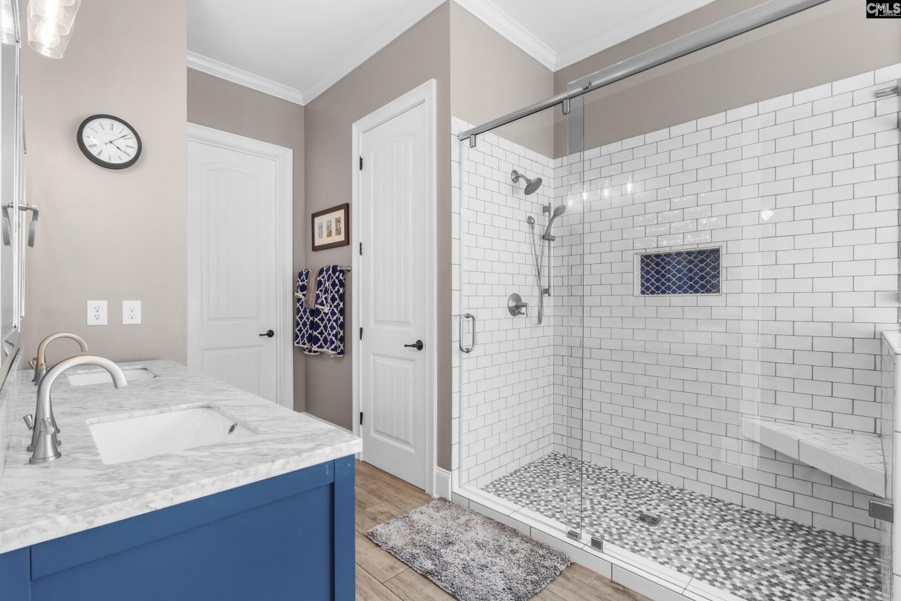 102 Longford Court  Photo 17