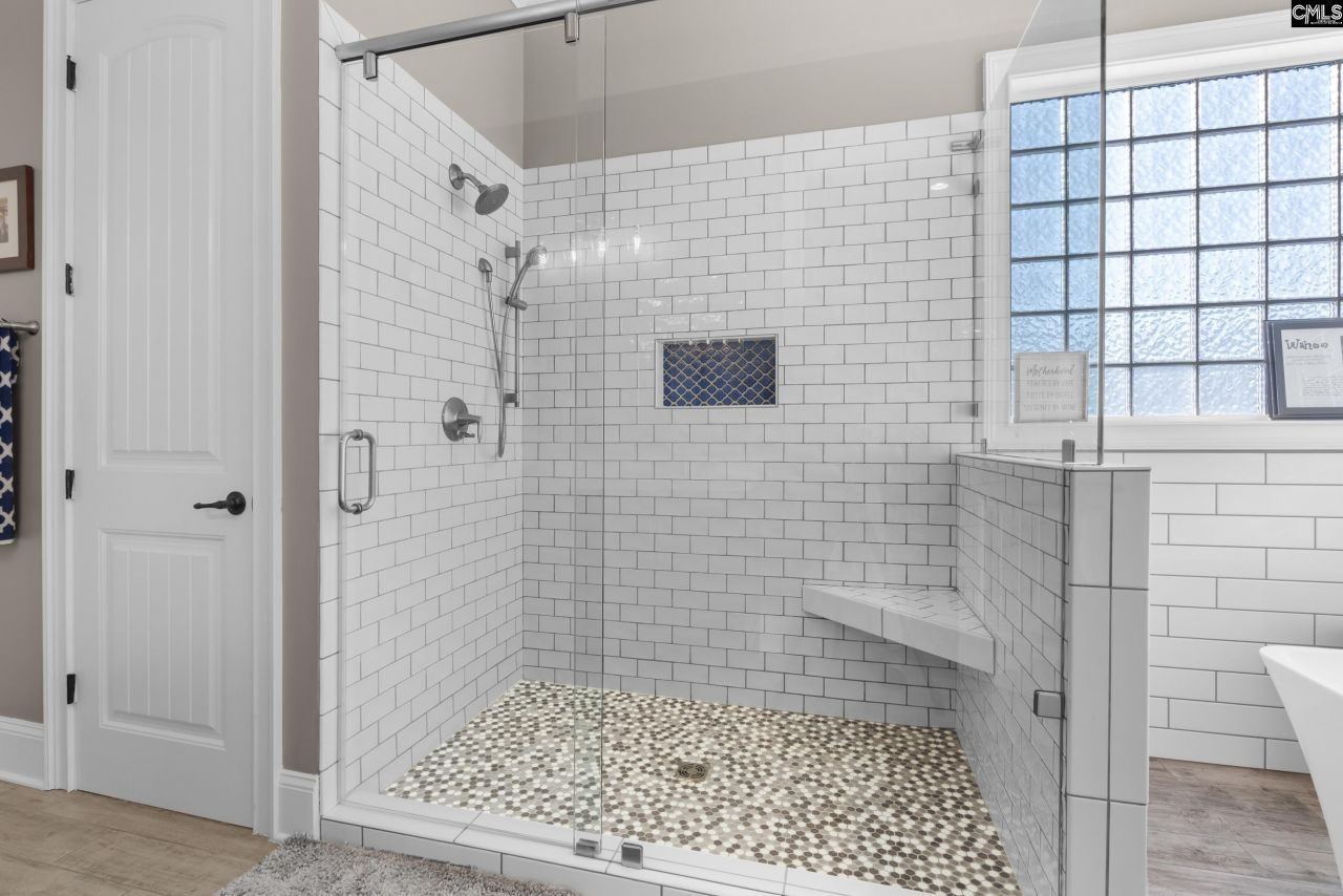 102 Longford Court  Photo 18