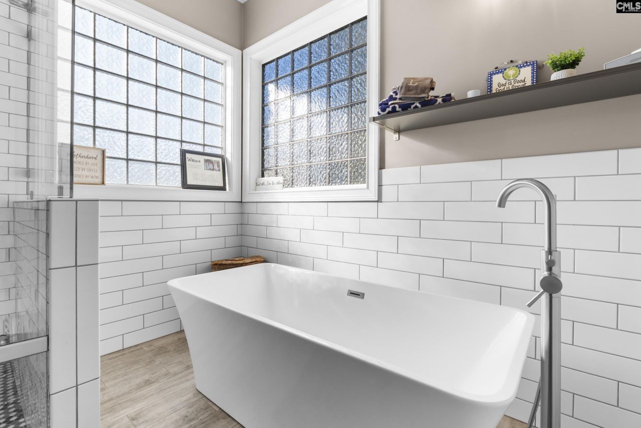 102 Longford Court  Photo 19