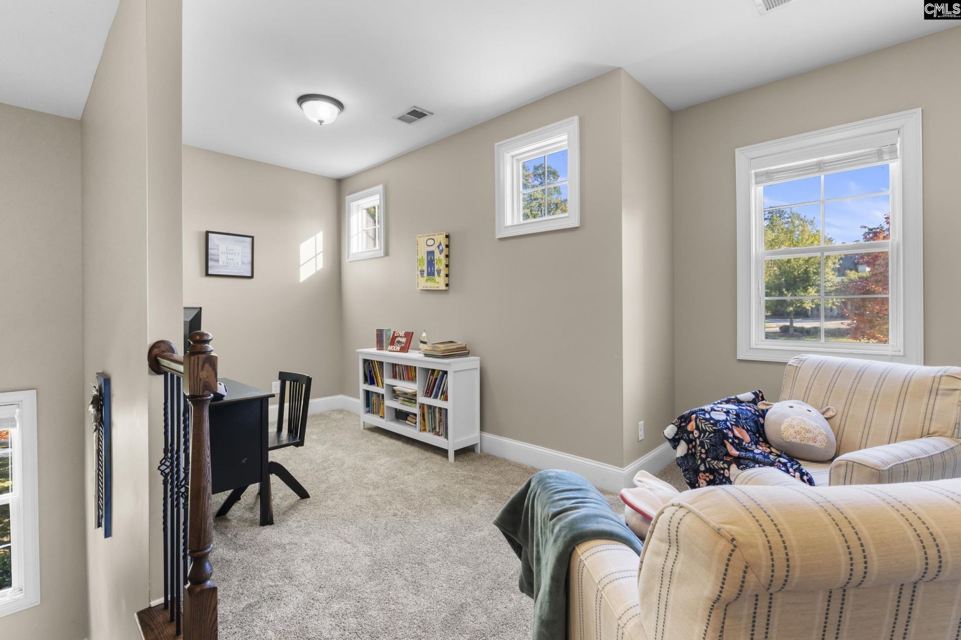 102 Longford Court Photo 29