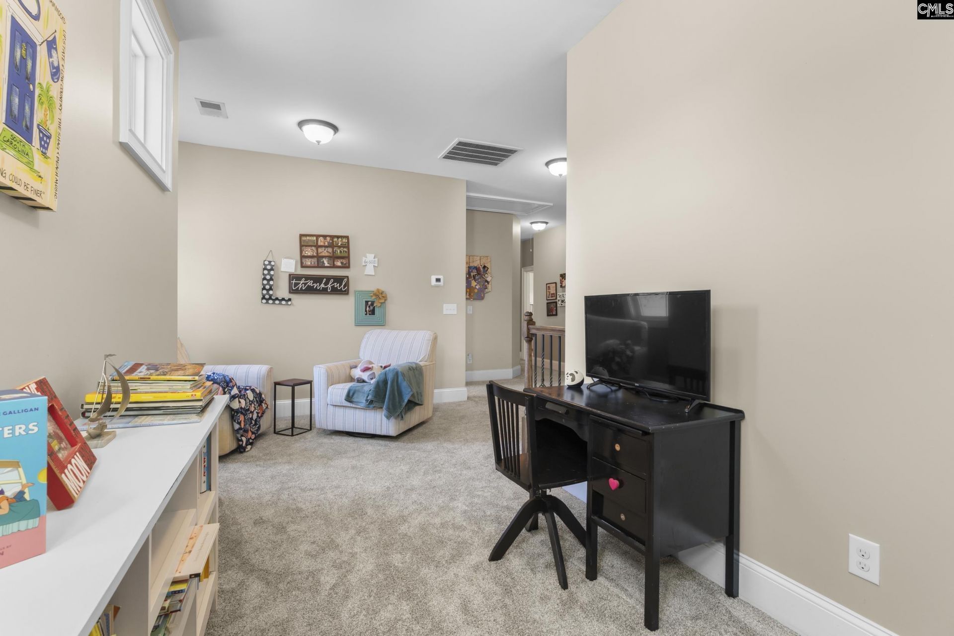 102 Longford Court Photo 30
