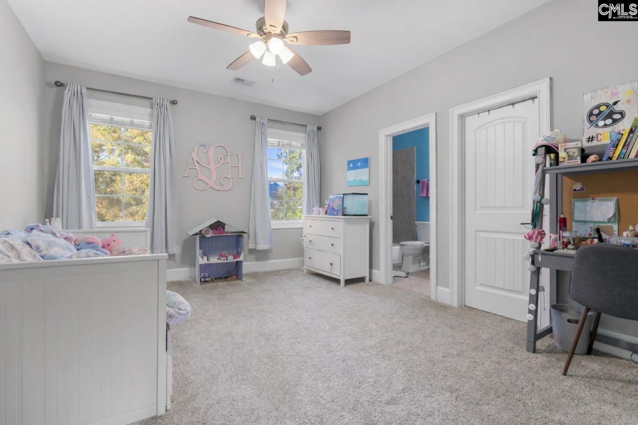 102 Longford Court Photo 33