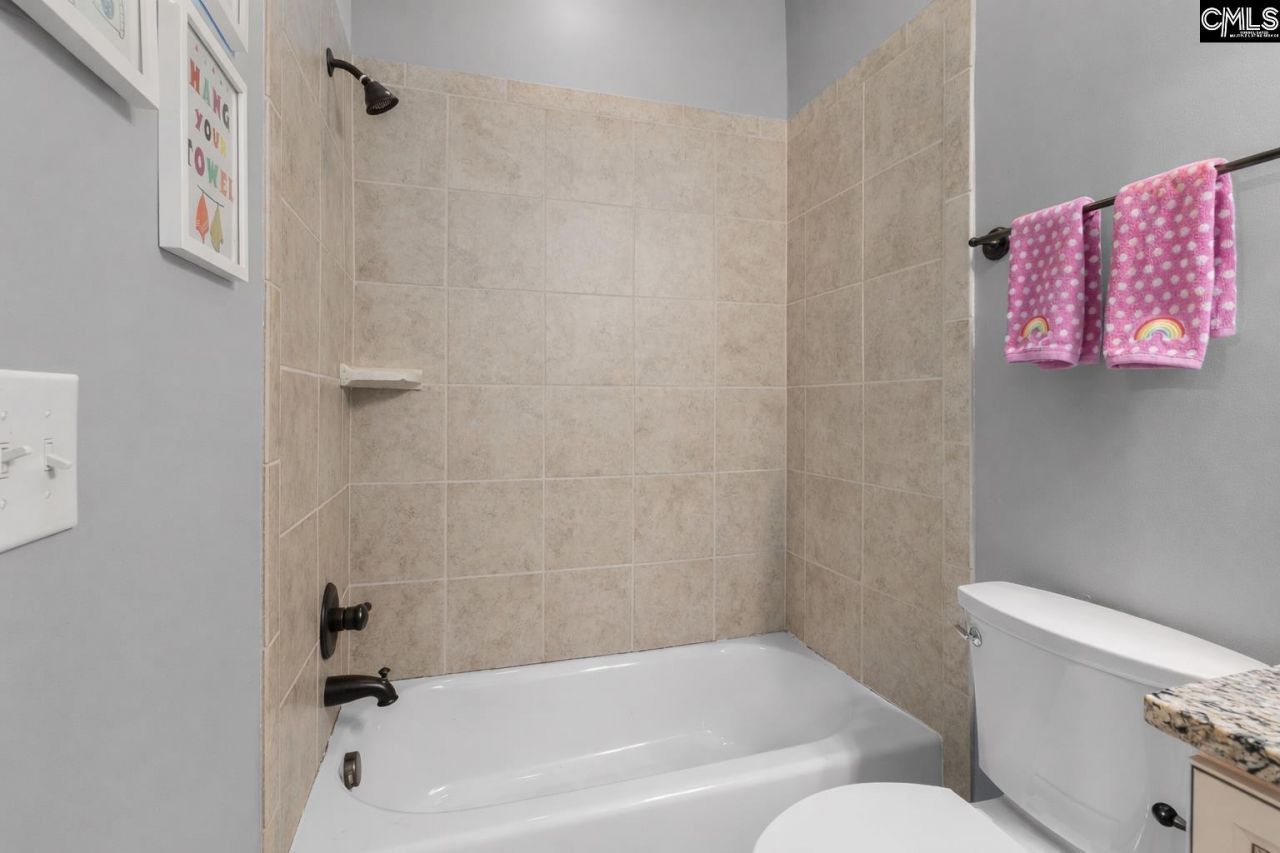 102 Longford Court Photo 34