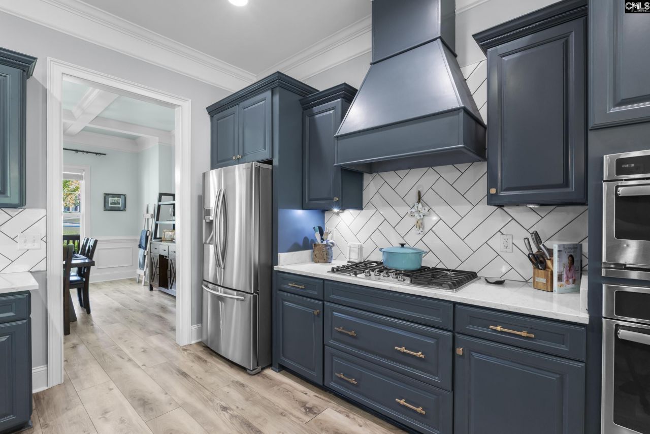 102 Longford Court  Photo 4