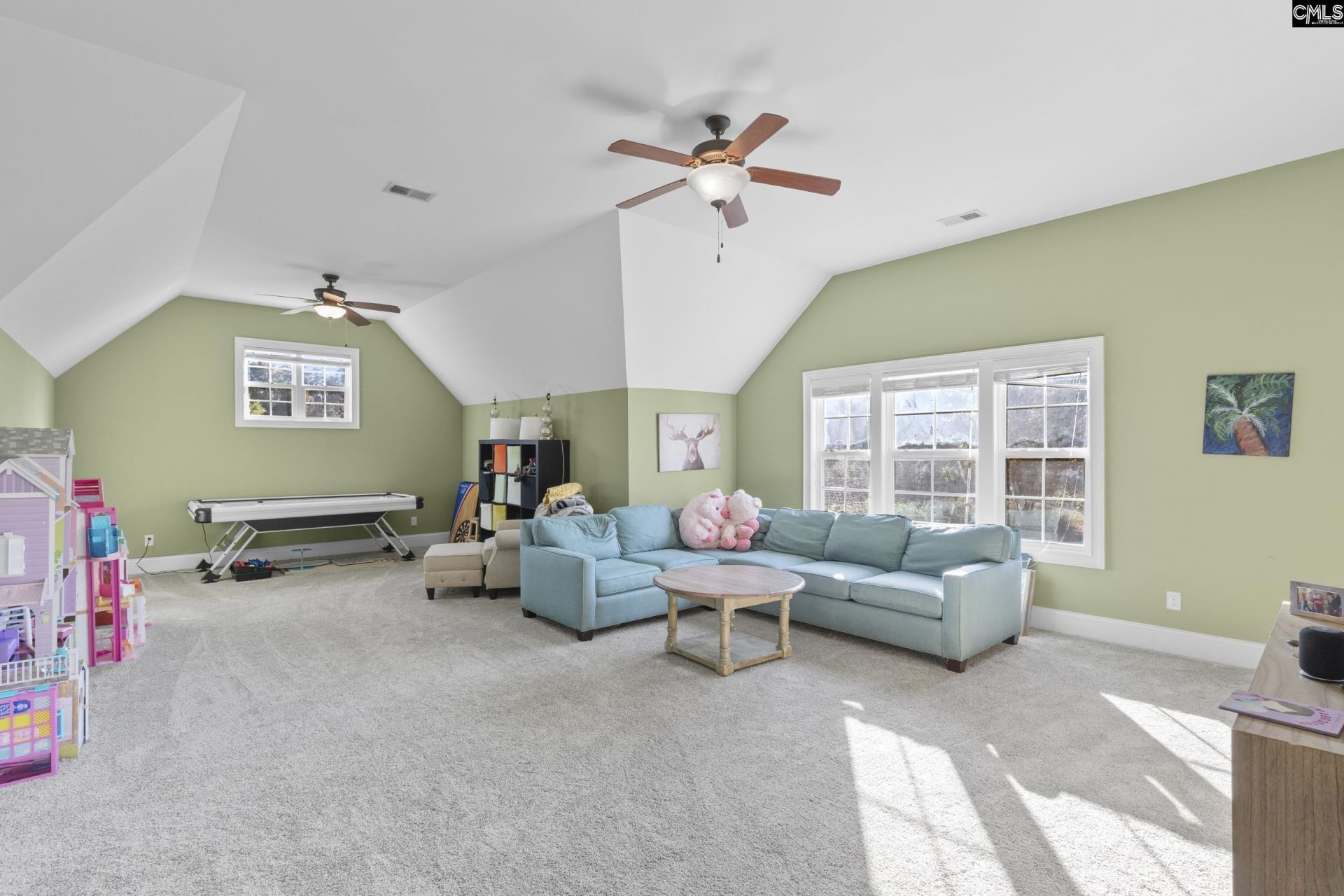 102 Longford Court Photo 42