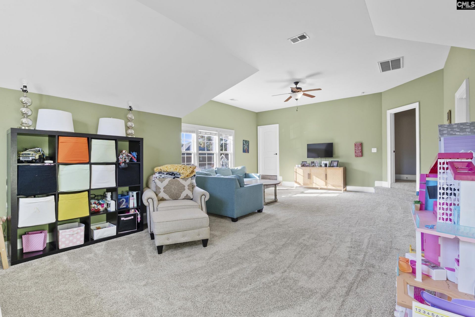 102 Longford Court Photo 43