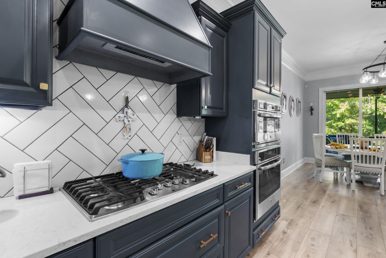 102 Longford Court  Photo 5