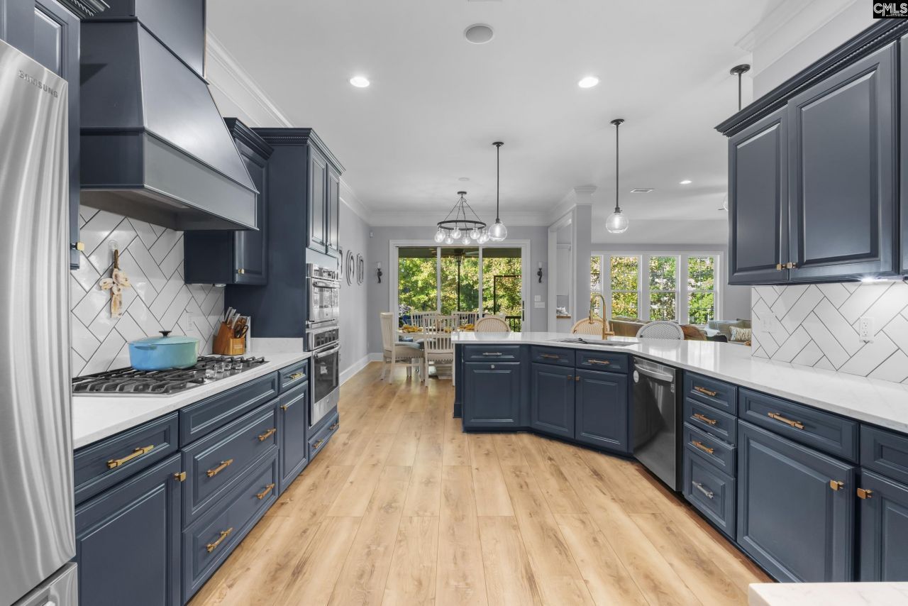 102 Longford Court  Photo 6