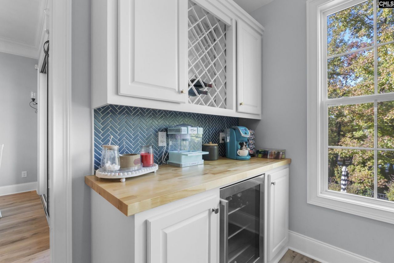 102 Longford Court  Photo 9