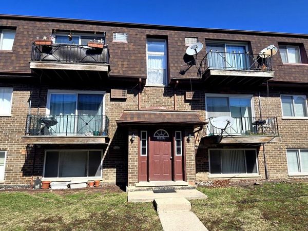 10467 DEARLOVE Road, Unit 6, Glenview, IL 60025