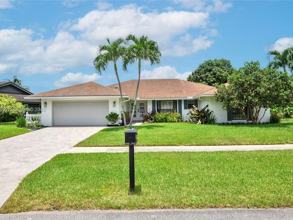 17611 Lake Park Rd , Boca Raton, FL 33487
