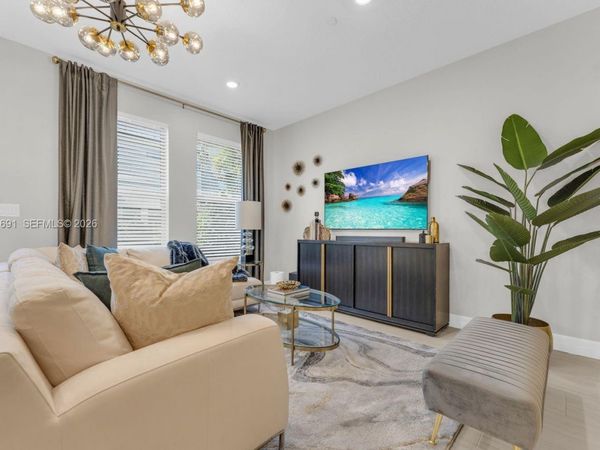 8351 NW 7th Ct, Plantation, FL 33324