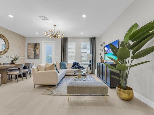 8351 NW 7th Ct, Plantation, FL 33324