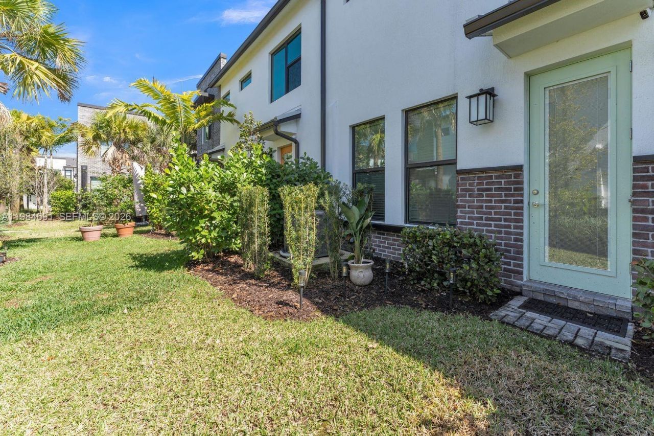 8351 NW 7th Ct, Plantation, FL 33324 Photo