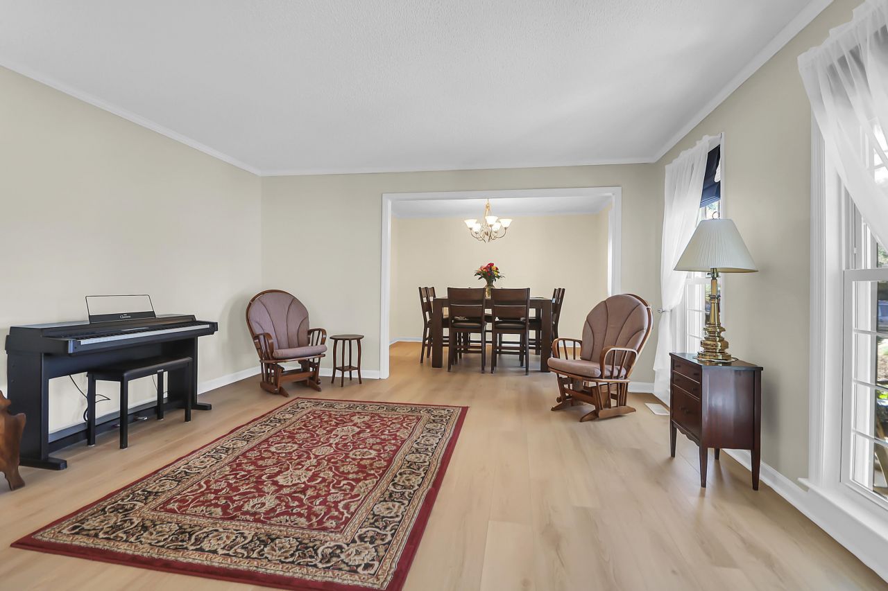 10 Hunters Forest Drive Photo 4