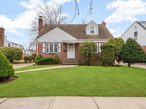 196 William Street , Williston Park, NY 11596