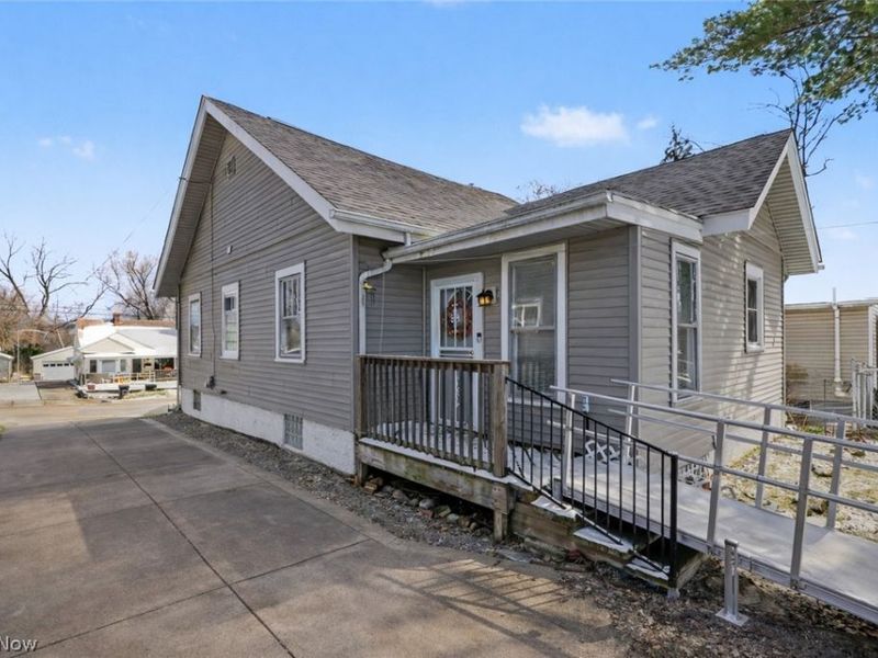 406 Moody Street, Akron, OH 44305 Photo 3