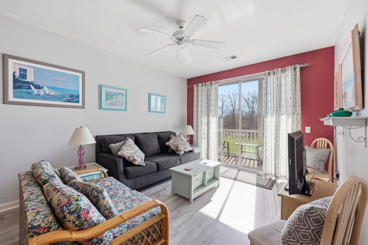 628 River Oaks Dr. Photo 4