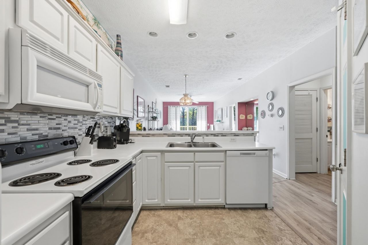 628 River Oaks Dr. Photo 6