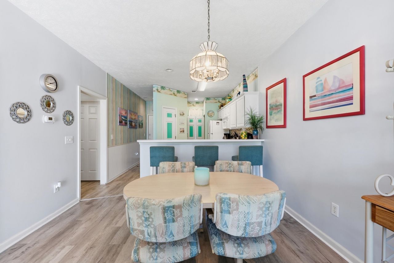 628 River Oaks Dr. Photo 8