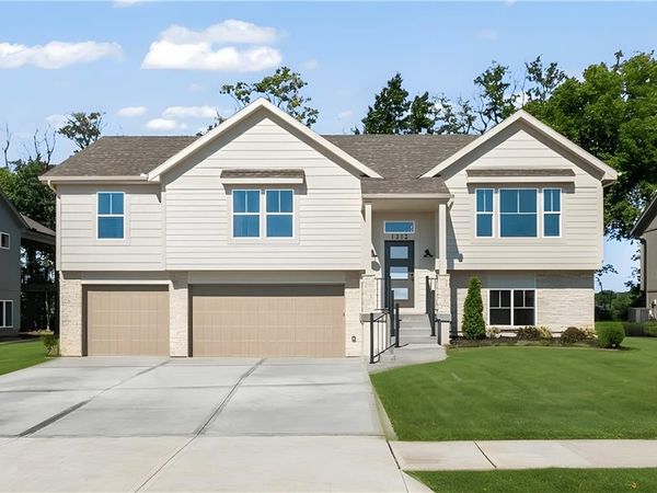 1103 N Eli Lane, Warrensburg, MO 64093