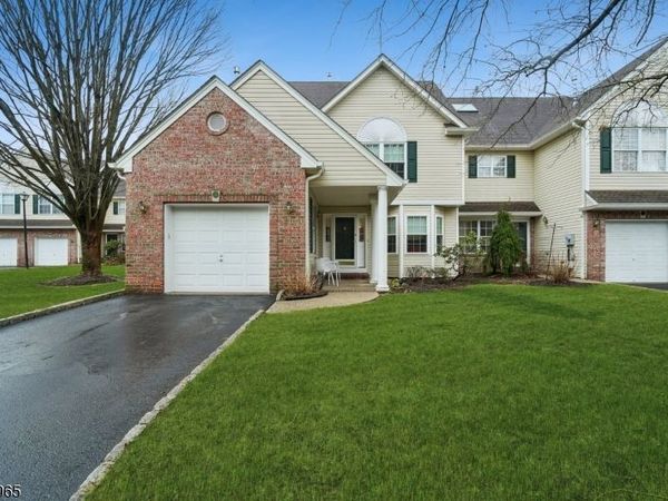 17 Cooper Ln, Long Hill, NJ 07946
