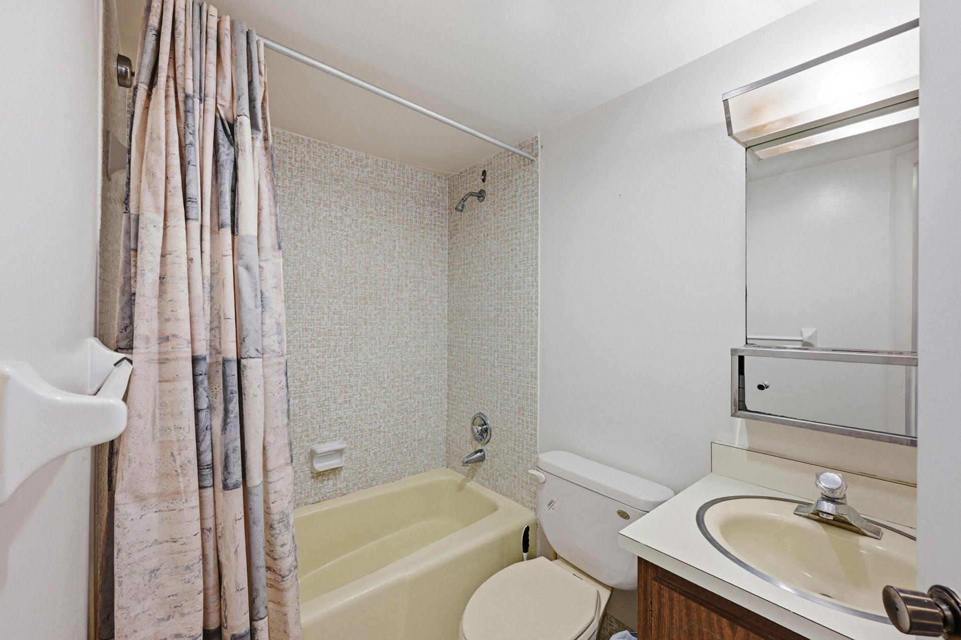 630 Tennis Club Drive, Unit Apt 204, Fort Lauderdale, FL 33311 Photo