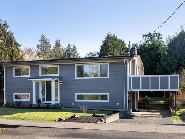4125 Douglas St , Saanich, BC V8X 0A5