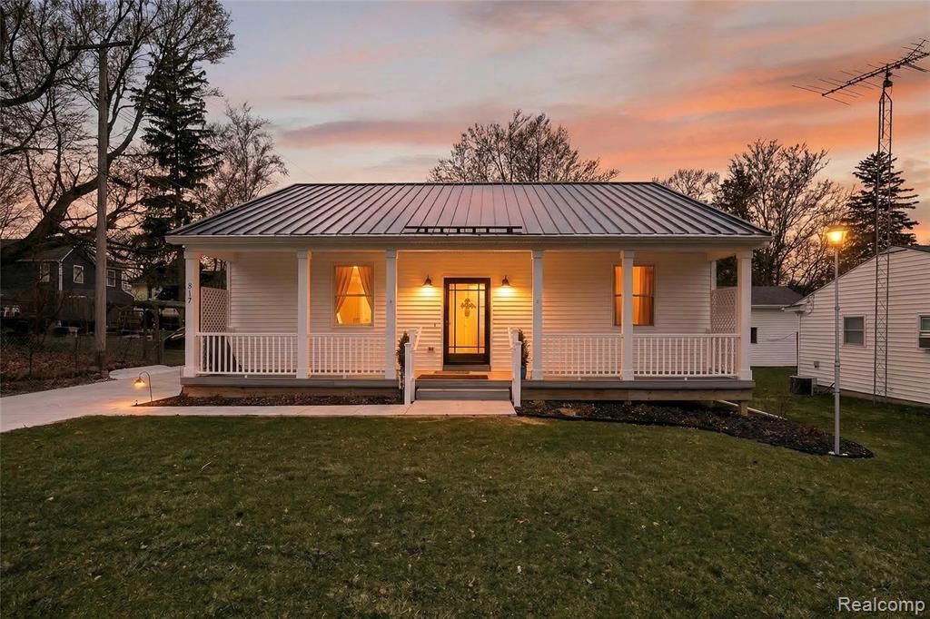 317 N Collins Street, Fowlerville Vlg, MI 48836 Main Photo