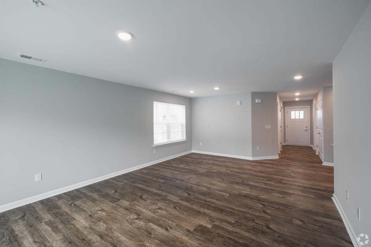 755 Charter Dr.  Photo 6