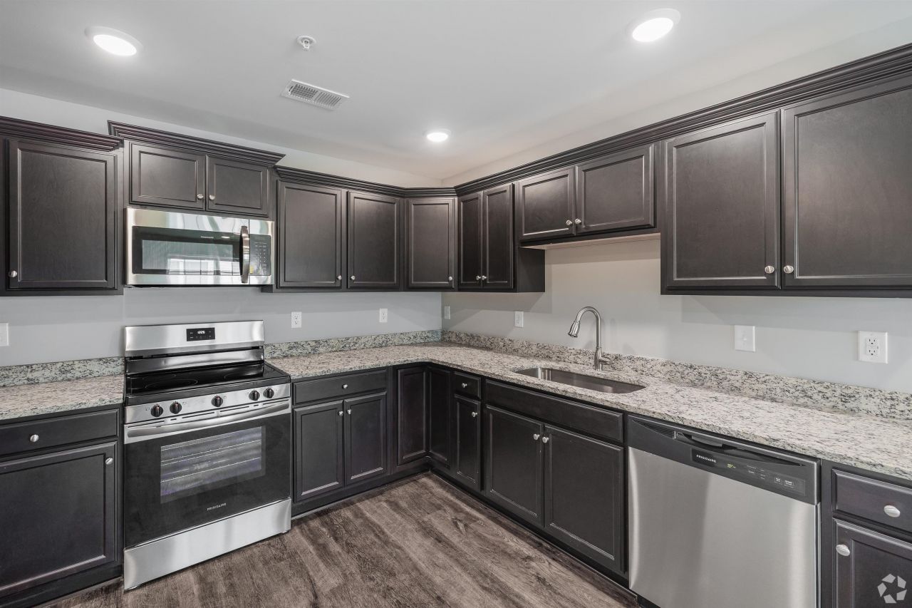 755 Charter Dr.  Photo 7