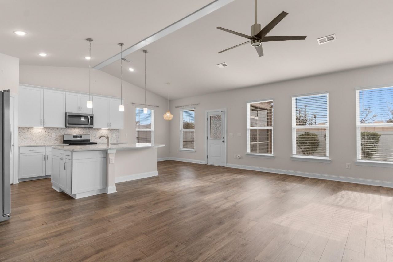 1943 Parish Way Photo 10