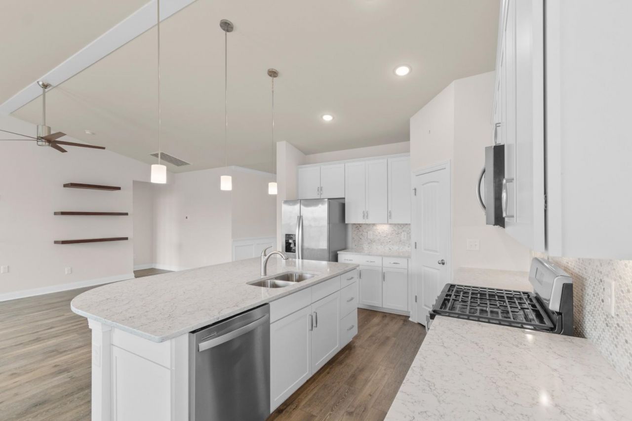 1943 Parish Way Photo 5