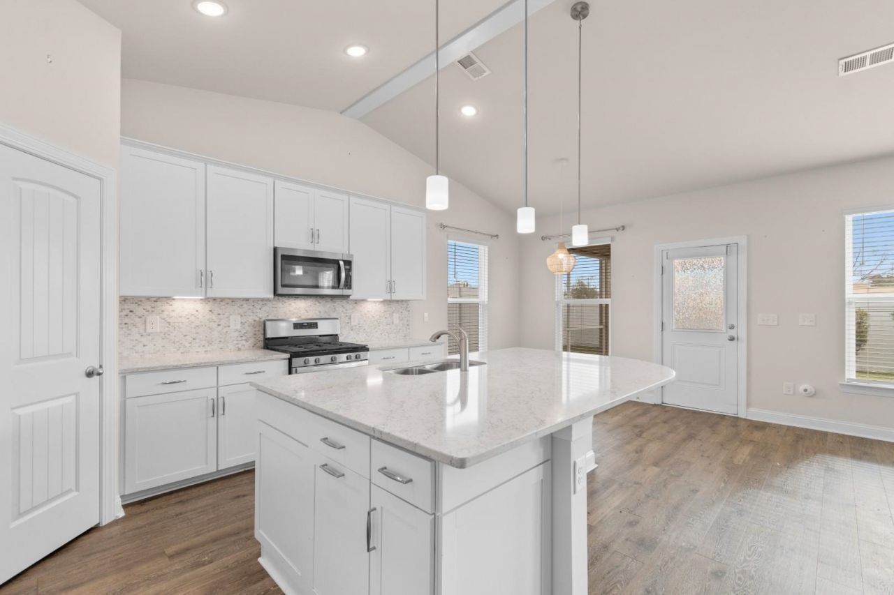 1943 Parish Way Photo 7