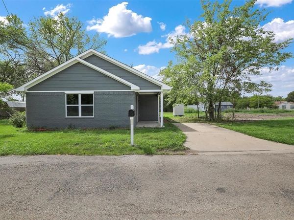 317 Jones Street, Bonham, TX 75418